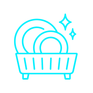 Platos limpios con brillo en bandeja